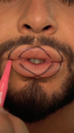 😻10ml V/S Oml Lipstick Tutorial 🔥#lipsticktutorial #shortsfeed #youtubeshorts#shorts #hack