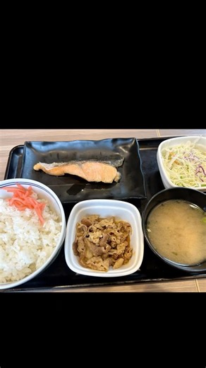Yoshinoya's breakfast [Grilled Fish and Beef Bowl Set Meal] is the best!!