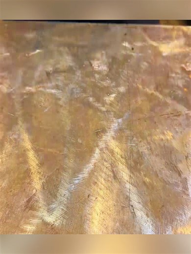 Fabricación de Espadas de Acero Damasco: Un Arte Meticuloso