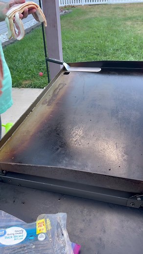 Super easy meal, kept me out of the work vending machiene and McDonald’s drive thru all week #baconeggandcheese #griddlecooking #breakfast #easyrecipe #cookathome #breakfastideas #mealprep | Holmescooking