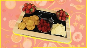 Impress your friends with this DIY chalkboard tray