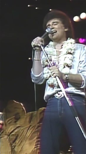 Air Supply Brings Pure Emotion 🔥 All Out of Love LIVE 1983 #airsupply #alloutoflove