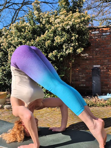 Daily workout, this is one of the stretching exercises. #streching #flexible #workoutfromhome #outside