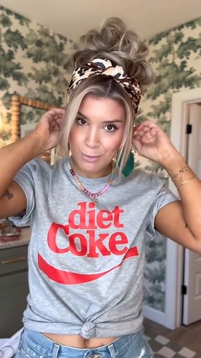 12K views · 196 reactions | Immm back with the outfit of the days ✌️#cassidy #michelle | Cassidy Michelle - Fan's | Facebook