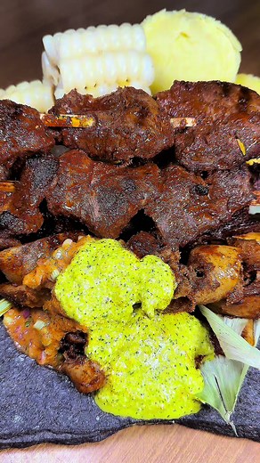 Anticuchos con Rachi: Sabor y Tradición Peruana