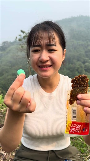 Chewing gum will get rid of the spiciness completely #bushcraft #survival #camping #shorts