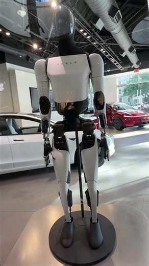 Tesla Optimus Just Proved It Can Do Anything #shorts #robot #innovation