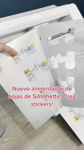 Con el nuevo alimentador de hojas de Silhouette puedes hacer stickers sin cambiar de tapete!! Aprende a usar tu maquina con nosotros! #cameosilhouehette #silhouette #manualidades