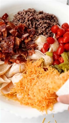 Bacon Cheeseburger Pasta Salad (This Might Be the Best One Yet) 🍔