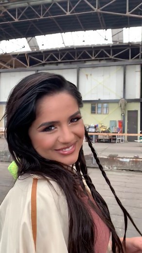 Behind the scenes of the Chale Music Video with @officialnumidia Hair & Make Up by me #makeup #hairstyling #behindthescenes #makeupartist #makeuphack