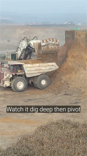 Ever seen in massive shovel exvater loader #bachoeloader #excavator #automobile #loadingshovel #load