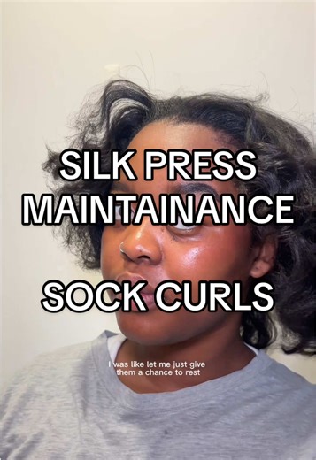 Replying to @TC I don’t know if this is the best explanation of how i maintained my silk press but i essentially used heatless sock curls 👱🏿‍♀️ there was A LOT of trial and error in this, i plan on learning how to do the swirling method once the weather gets cooler - but considering that this was my first silk press i was still happy with how everything came out! ✨ #silkpress #silkpresscapetown #silkpressmaintenance #heatlesscurls #sockcurls
