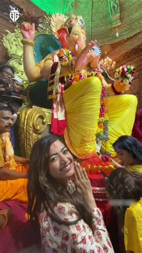Bollywood Stars Celebrate Ganpati Bappa 🙏❤️ | Ganpati Puja Moments ✨
