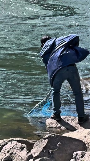 Fishing with friends is the best way. How to Catch a Big Fish? #fishing #fishingvideo #riverfishing