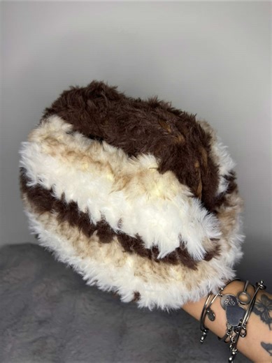 Talia non è solo una borsa✨🧶 È una coccola da portare con sé.🤍🐻🤎 📩per info📲 #handmade #perte #foryou #crochet #clutchbag