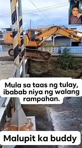 Mula sa taas ng tulay, ibabab niya ng walang rampahan. #backhoeoperatorpage #kabucketvlog #construction #backhoe #excavator #operator #trendingvideo | Backhoe Operator Page