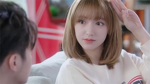 163K views · 10K reactions | Cheng Xiao is so cute that Xu Kai's heart is moved, and he keeps molesting Cheng Xiao. 程潇太可爱让许凯心动，碰手摸头狂撩程潇 #XuKai #许凯 #ChengXiao #chengxiao #程潇 #chinesedrama #drama #dramachina #dramasweetdreams #FallingIntoYourSmile | 一起追剧吧 | Facebook