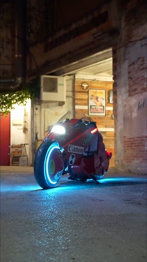 CROIG ™ on Instagram: "Kaneda’s bike from AKIRA reimagined in real life by the talented @belybel_artworks 😲 Well done friend, thanks for sharing! Video by @from.m.eyes for @supercarblondie. . . #akira #croig #caferacersofinstagram #caferacer #anime #custommotorcycle #custom #kaneda #creative #motorcycle"