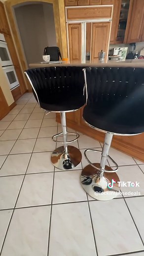 Adjustable Swivel Bar Chairs for Kitchen Use