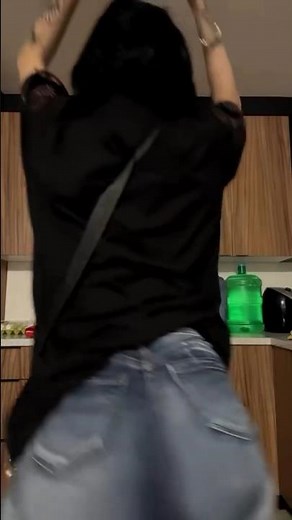 Mexican girl twerking #twerk #mexico #mexicangirl #latindance #latinmusic #latinculture #latinas