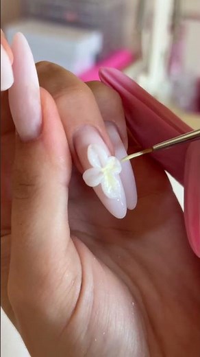 No te pierdas este tutorial para hacer unas butter nails originales 💛 #neonail #neonailespaña #nails