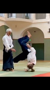 👐 Ushiro ryote dori or the art of disappearing ... 📽️ extract from Berlin aikido seminar 2020 Part 4 ✔️ Next seminar in Berlin 23-24 March 2024 🔥 ✔️ Full video soon on YouTube 🤗 All links in the bio👆 #aikido #martialarts #martialartist #aikido_techiniques #ushiro #disappear #aikidoka #aikidoaikikai #ffaaa #budo #dojo #ueshibamorihei #aikidolifestyle #aikidovideo | Aikido-Bruno Gonzalez