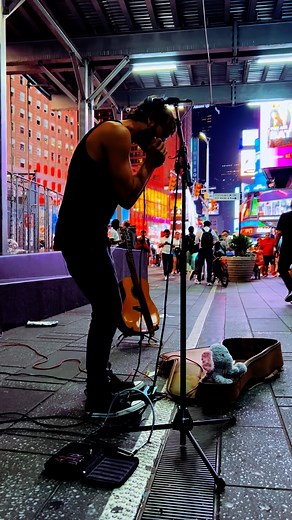 Blues Harmonica Busker in NYC #harmonica #bluesharp #blues #bluesrock #onemanband #nyc | Zak Bekkers