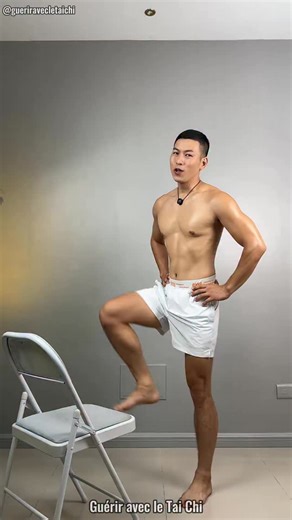 Prends une chaise et entraîne-toi chaque jour — tu verras ton corps se dessiner joliment 💪✨ Exercice simple, efficace et parfait pour sculpter les abdos et affiner la taille ! #fitness #entrainementmaison #abdosfemme #ventreplat #motivationfitness | Guérir avec le Tai Chi
