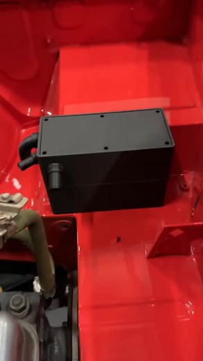 LHD Oil Catch Tank. #triumphtr6 #triumphcars #classiccars #classiccarrestoration #restomod #restoration #triumphtr #britishclassiccars #classiccarsofinstagram | Tobias Bauly