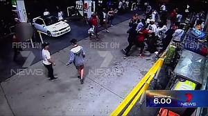 7 News at 6pm: Wild brawl involving 100 teenagers in Macquarie Fields. Teens turning on Police during the clash. LATEST: http://yhoo.it/1QaXEtf Story on 7 News at 6pm with Mark Ferguson. Live stream: www.7Live.com.au #MacquarieFields #7News | 7NEWS Sydney