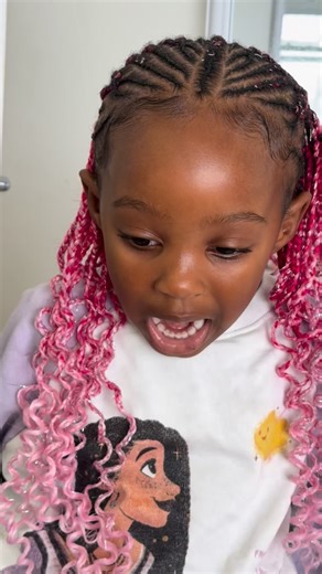 Kimaya already got her Christmas hair done Bows and Bloom Kids Salon Salon kiddies salon. How about you??😩 | kim_and_tanakaa