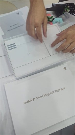 Display 11.5-inch TFT LCD, 144Hz refresh rate (adaptive), 2800 x 1840 resolution (2.8K) Special Display The PaperMatte Edition features an anti-glare, textured screen for a paper-like writing/reading experience. Operating System HarmonyOS 4.2 Processor Octa-core (e.g., Kirin 9000WL in some versions) Memory/Storage Typically 8GB RAM with 256GB or 512GB storage Battery 8800 mAh with 22.5W wired charging Weight & Thickness Approx. 510g and 6.2 mm thick Cameras Rear: 13 MP (wide) / Front: 8 MP Acces