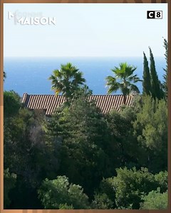 Entre décoration et paysage, découvrez cet appartement rénové par cet architecte d’intérieur en pleins coeur de la Côte d’Azur 😮 M comme Maison était sur la Côte d’Azur, à revoir sur myCANAL ➡️ https://can.al/MCM | C8