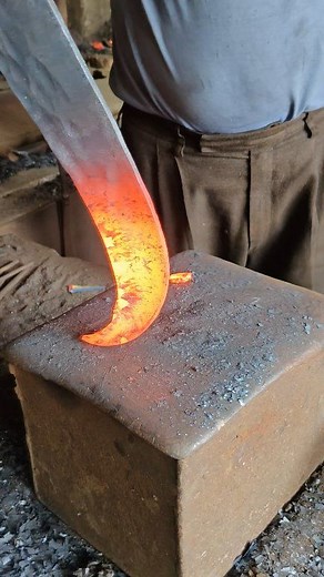 328K views · 1.2K reactions | Bending iron with hands #mohammadsalim #metalwork #reels #hardwork #forging #blacksmith #fblifestyle #smallbusiness #diyproject | Mohammad Salim | Facebook