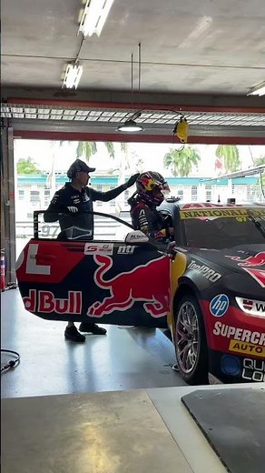Behind The Scenes On Supercheap Auto Motorsport