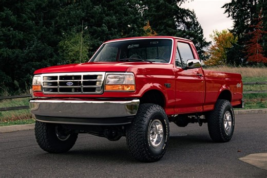 8k-Mile 1995 Ford F-150 XL 4×4 5-Speed