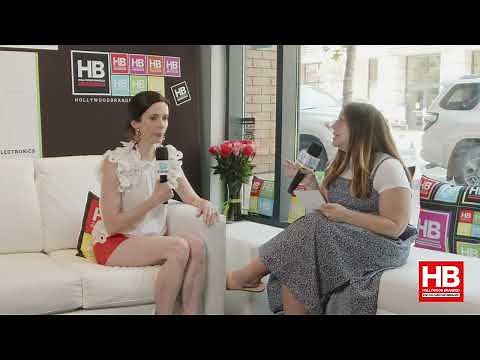 Elizabeth Tulloch on SUPERMAN & Lois, the family drama, S3 & more @ San Diego Comic Con | TV Insider