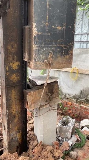how to drive concrete piles #constructionchannel #piledriving #civilengineering #excavator