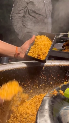 New Year Midnight Biriyani is ON at C3 Café 🎉🍗 Chicken & Mutton Biriyani combos, snacks, dessert & drinks – all in one plate. Pre-order now & welcome 2025 with flavour! 📞 8870005858 #thanjavur #thanjavurfoodies #trendingreels #CafeCulture | C3cafe