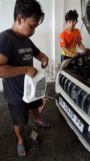 Suzuki S-Cross sx4 engine oil change, shell HELIX 5W-30 #shorts