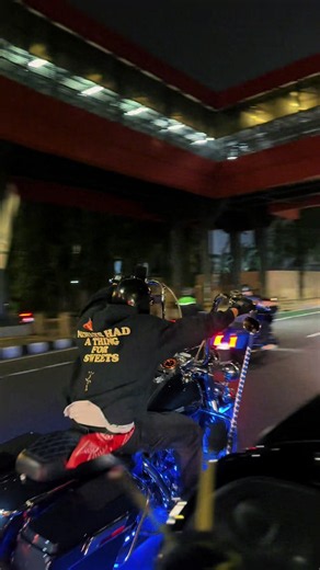 🤷🤷 #harleydavidson #chicanostyle #roadking #nightride #foryoupage | Harley Davidson