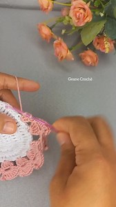 2.4M views · 60K reactions | Bico de acabamento carreira única | Geane crochê | Facebook