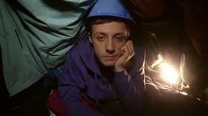 Esto es Todos Mis Amigos. Un himno para esos días de querer quedarte en casa mientras todo tu alrededor sale de fiesta.