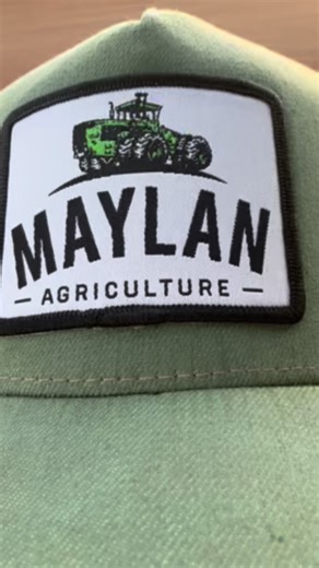 🎄🏁 Christmas Morning Drag Race – Springfield Edition 🏁🎄 Forget Santa’s sleigh… this year it’s horsepower, diesel and dust doing the rounds at Springfield 😆 On the start line: 🚛 Truck 1: Mercedes 2624 – steady, solid, old faithful 🚛 Truck 2: White 9000 – loud, proud and not here to muck around 🚜 Truck 3: K1 23 – small but mighty (and slightly underestimated 👀) No prizes, no rules (well… kind of), just pure farm fun before Christmas breakfast. Place your bets… who’s taking the win? 😂 #Ch