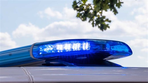 Police: 1 dead, 1 hospitalized after crash in Middletown