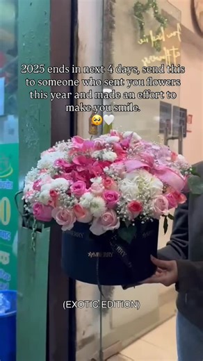 Amberry™ | Fresh flowers | Bouquets | Gifting | Wedding Gifts on Instagram: "Hydrangeas with roses coming to you to say goodbye 2025 🤍🌸💕"