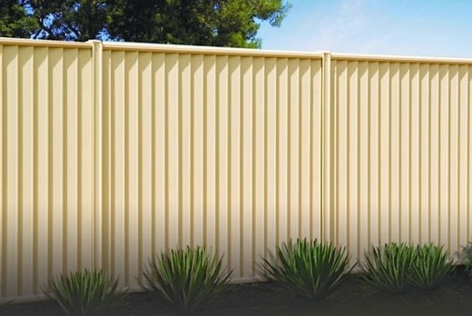 Fencing Canberra: Colorbond & Metal Fencing | WR Engineering
