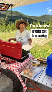 Whether you’re camping, hosting a backyard campout, or heading out for a picnic, having yummy food prepared ahead sure does make life easier and more delicious! 👏💝🎉 There’s something extra special about cooking and eating outside—it brings everyone together and just tastes better under the open sky. 🌤️🔥 But the secret? Prepping ahead! From marinated veggies and foil-pack meals to easy salads and s’mores alternatives, today I’m sharing some of our favorite make ahead recipes that travel well
