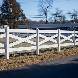 [Hot Item] Eco Friendly 4 Rail Crossbuck PVC Ranch Fence Cross-Rail Farm Horse Vinyl Fencing