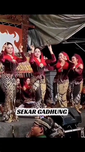 Sinden Sekar Gadhung #sinden #sekargadung #wayangkulit #kimintodarsono #berandayoutube #beranda